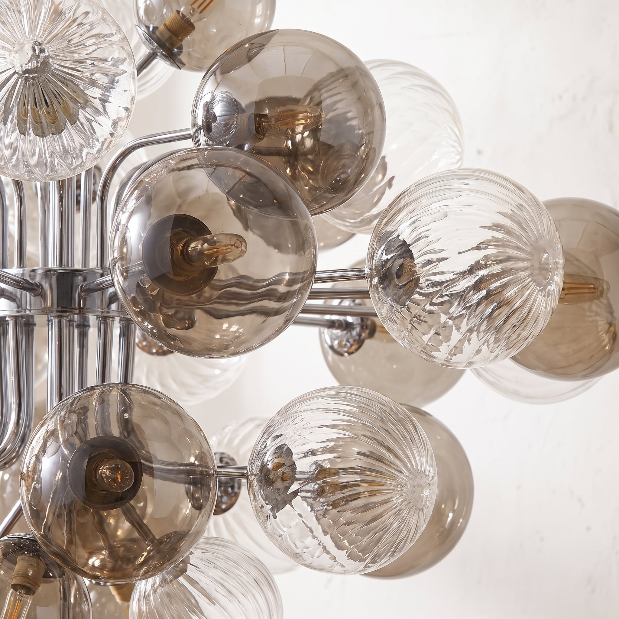 Lustre Bruma style Murano, boules de verre gris fumé – LIVO (vue 5)