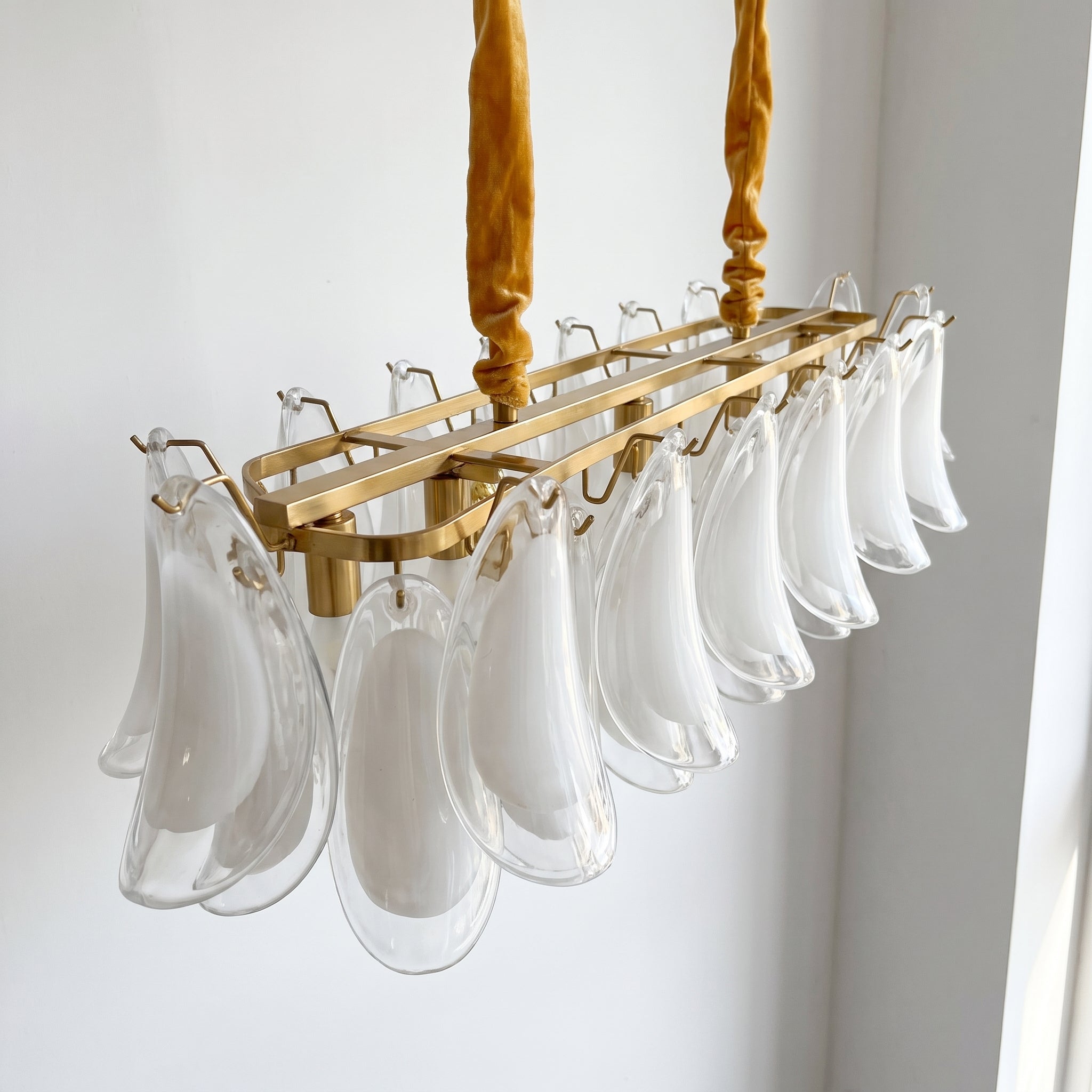 Lustre Magnolia style Murano, pétales blanc opalin – LIVO (vue 3)