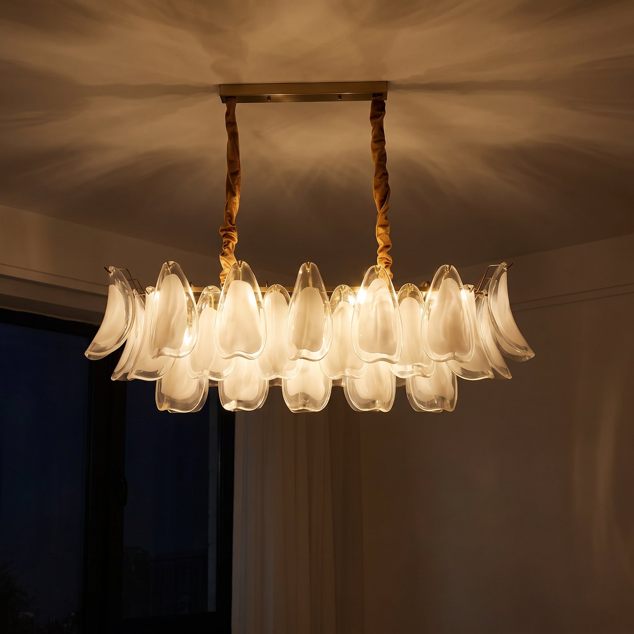 Lustre Magnolia style Murano, pétales blanc opalin – LIVO (vue 2)